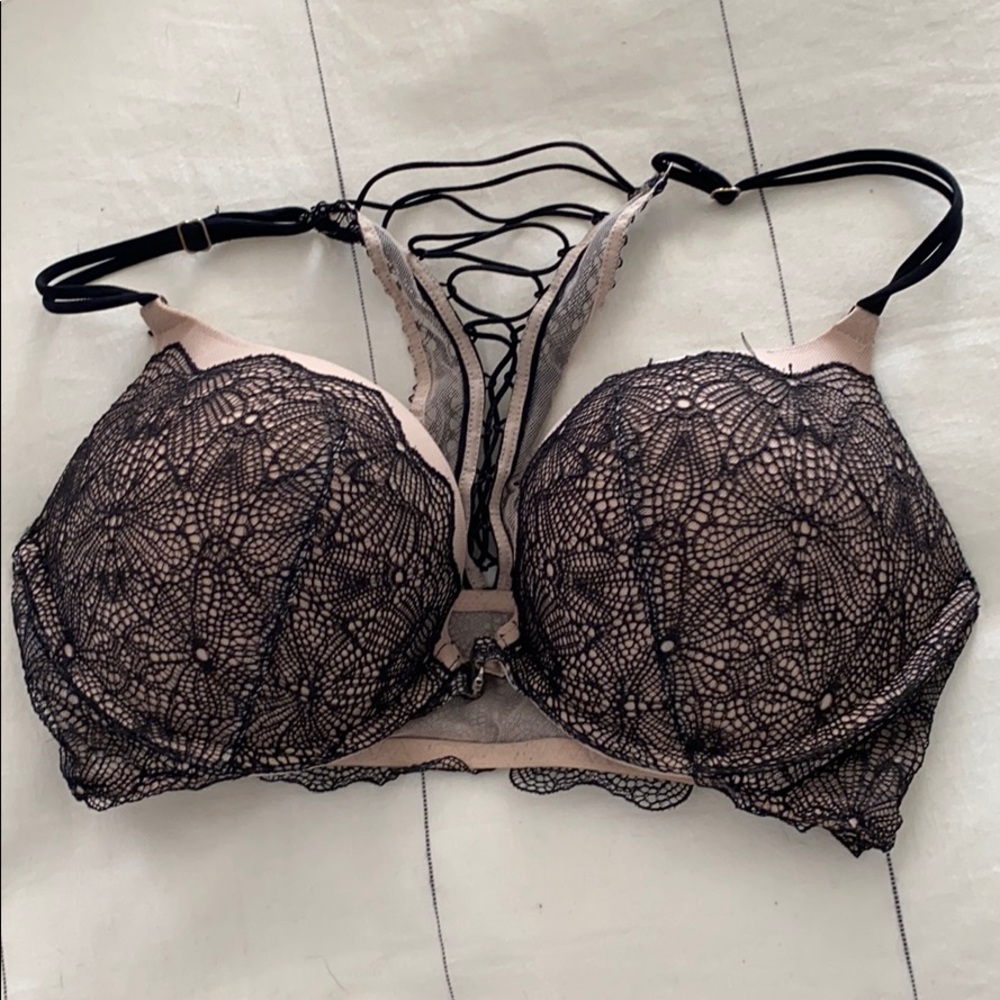 Victoria Secret Bombshell Bra size 34C perfect con